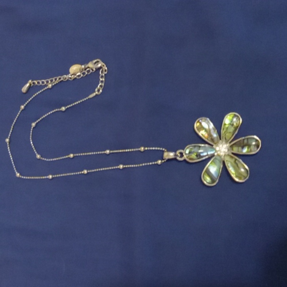 Lia Sophia Flower Neclace